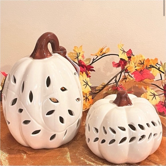 🆕- Set of 2- Ceramic Light-Up Pumpkins with Cut-Out Design. - Picture 1 of 15